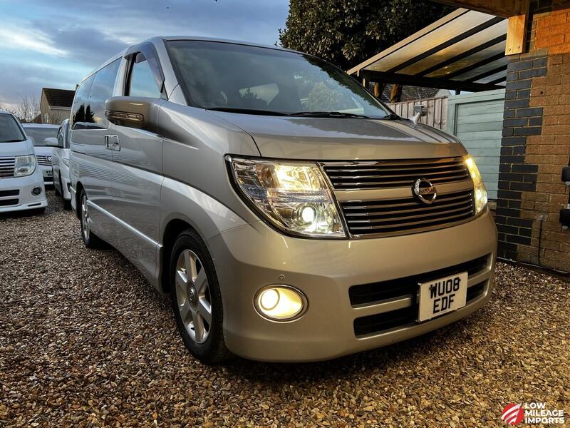 View NISSAN ELGRAND 350 HWS Red Leather Premium Selection 8 Seats