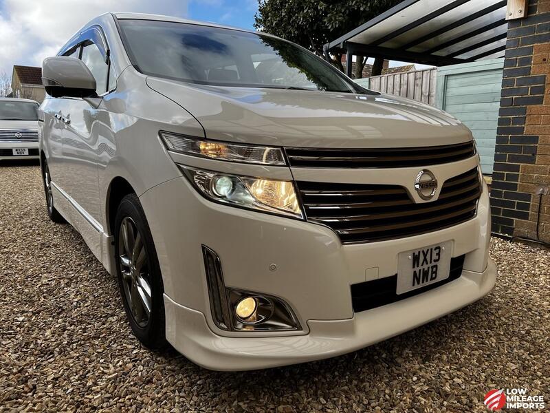 View NISSAN ELGRAND E52 2.5 V6 HIGHWAY STAR PREMIUM 7 SEATS