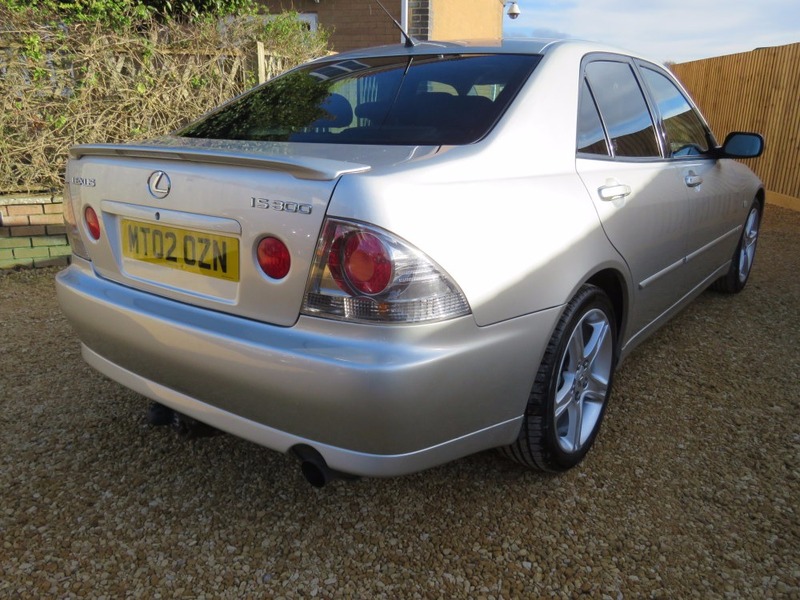 LEXUS IS 300