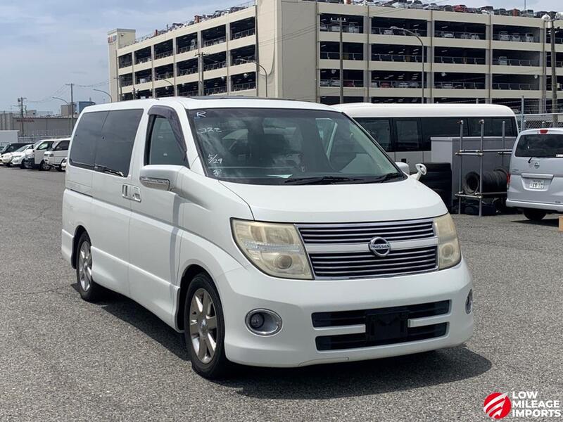 View NISSAN ELGRAND 250 HWS Leather Edition Twin Sun roofs