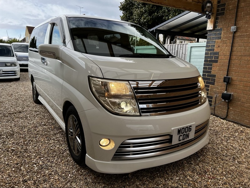 NISSAN ELGRAND