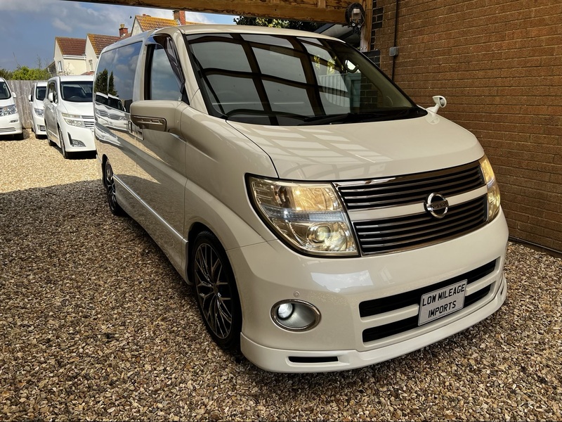 NISSAN ELGRAND