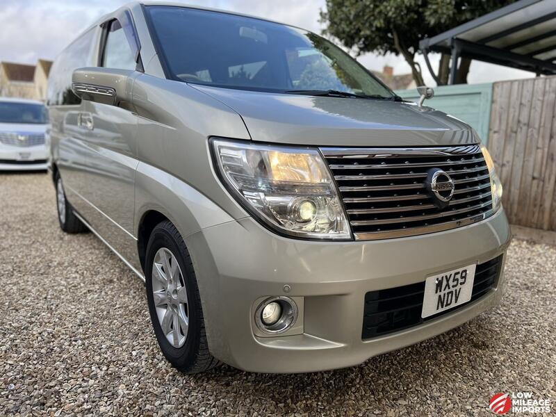 NISSAN ELGRAND E51 350X 3500 V6 8 seats 